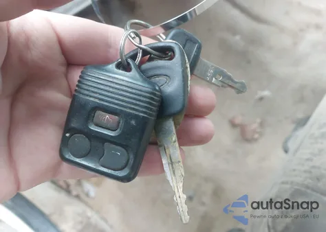 2008 Ford F250 Super Duty z USA, uszkodzony, nr VIN 1FTNX205X8EE06620